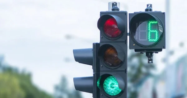 Thủ tướng yêu cầu sớm khắc phục hệ thống đèn tín hiệu giao thông bất hợp lý