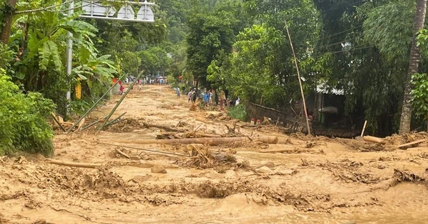 8 người chết và mất tích, gần 9.000 nhà tốc mái sau bão Kajiki