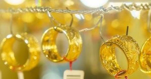 Cập nhật giá vàng trưa 17/10: Giá vàng nhẫn chạm mốc 158 triệu đồng/lượng