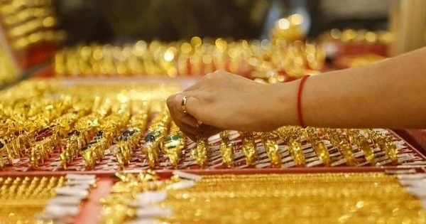 Chiều 15/5: Giá vàng nhẫn, vàng SJC tiếp tục lao dốc, giảm tới 3 triệu đồng/lượng