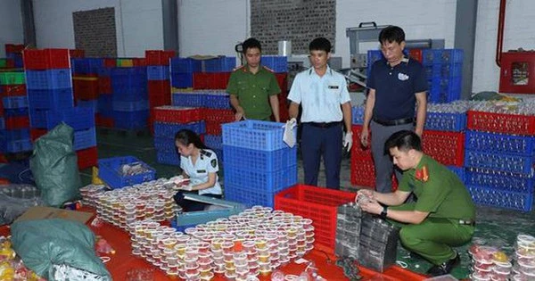 Đột kích 'lò kẹo' ở Ninh Bình: Phát hiện 2 triệu sản phẩm kẹo, thạch được sản xuất từ 15 phụ gia thực phẩm không rõ nguồn gốc