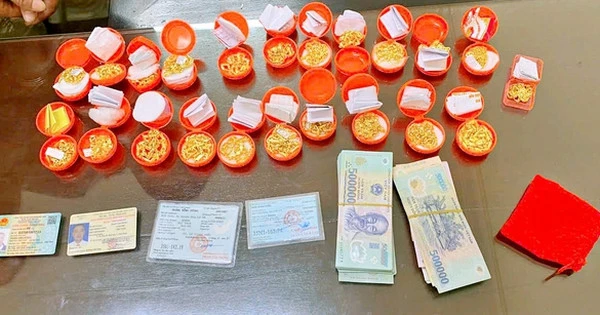 Mua lại vàng do chính cửa hàng mình bán ra, nhiều nhà vàng phát hiện vàng giả: Công an truy xét trong nhiều giờ, lật tẩy thủ đoạn tinh vi