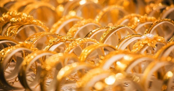Sức mạnh Trung Quốc: Chi phối toàn bộ thị trường vàng, dân mua vào như thể 'không có ngày mai', cầu tăng cao ngay cả khi giá đang phi mã