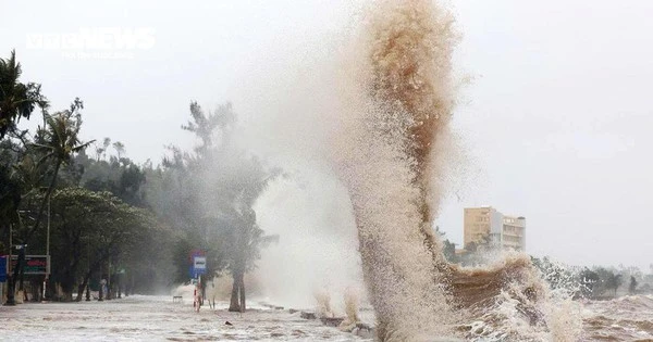 Biển Đông sắp đón áp thấp nhiệt đới, cả nước mưa như trút