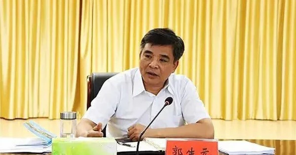 Quan chức Trung Quốc rơi từ khách sạn, tử vong