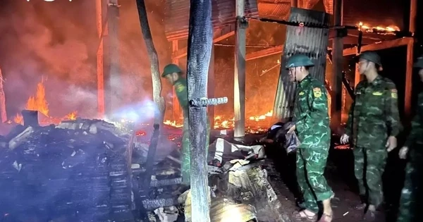 Chập điện cháy nhà trong đêm ở Quảng Trị, 4 người đang ngủ may mắn thoát chết
