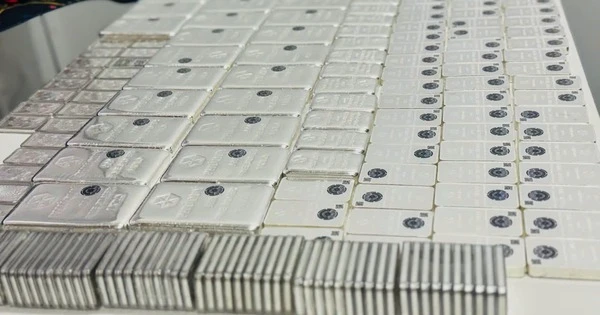 Giá bạc tại Việt Nam lại 'bốc đầu' tăng cao nhất từ trước tới nay, người mua lãi khủng từ đầu năm