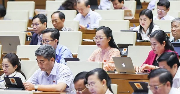 Hôm nay, Quốc hội xem xét việc rút ngắn nhiệm kỳ khóa XV
