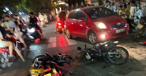 Vụ ô tô tông liên hoàn 6 xe máy ở Hà Nội: Tài xế có được rời khỏi hiện trường sau khi gây tai nạn?