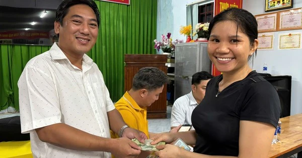 Hơn 100 hộ dân ở một phường tại TP HCM đi nhận tiền Quốc khánh trong đêm