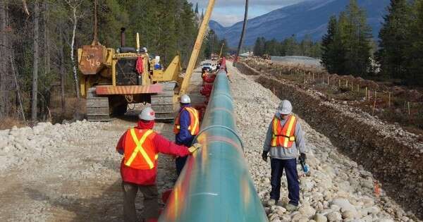 Dầu thô Nga lo mất thị trường châu Á khi đường ống Trans Mountain hoạt động