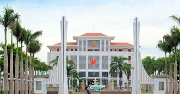 Phó Trưởng phòng ở Quảng Nam nhận hơn 3,2 tỷ đồng hỗ trợ khi nghỉ hưu trước tuổi