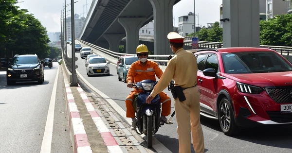 Hàng loạt cán bộ, công chức, tài xế xe ôm... cố tình đi lên đường vành đai 2 với lý do không thể chấp nhận