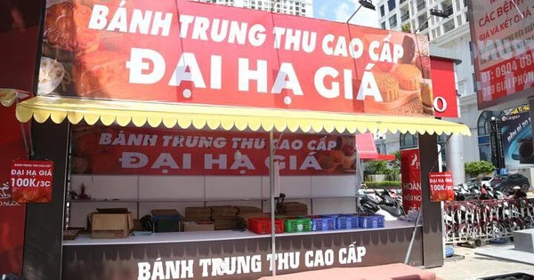 Sát Tết Trung Thu, quầy bánh treo biển đại hạ giá 100.000 đồng/3 chiếc