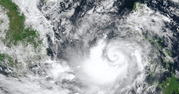 Bão số 13 tăng cấp, cảnh báo rủi ro thiên tai rất lớn