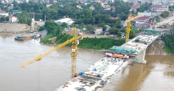 Phú Thọ: Cầu Phong Châu mới chuẩn bị hợp long sau gần 300 ngày thi công thần tốc