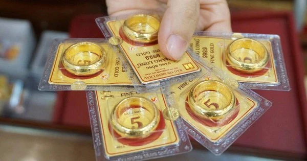 Giá vàng hôm nay tăng vọt, một doanh nghiệp lớn mở bán không giới hạn vàng nhẫn