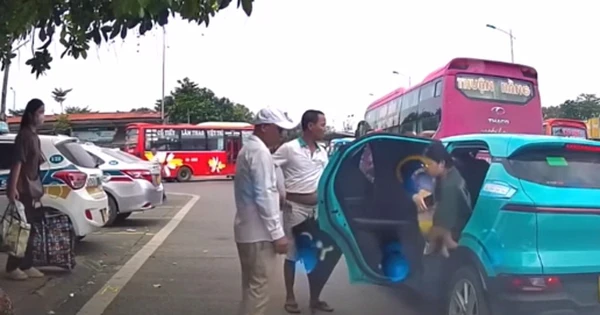 Hãng taxi ‘độc chiếm’ bến, đuổi phụ nữ bế con nhỏ khỏi xe công nghệ: Giám đốc bến xe lên tiếng