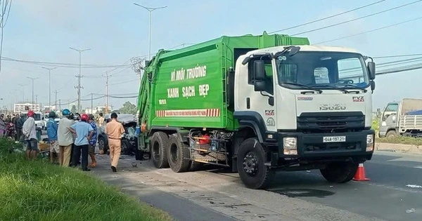 Vĩnh Long: 2 người chết thảm vì ôtô tông vào xe chở rác đang dừng lề phải