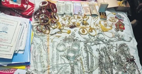 Đột kích 6 địa điểm liên quan tới chuyên viên kiểm định xe cơ giới lương tháng 32 triệu, thu giữ 1 kg vàng, 2 kg bạc cùng 