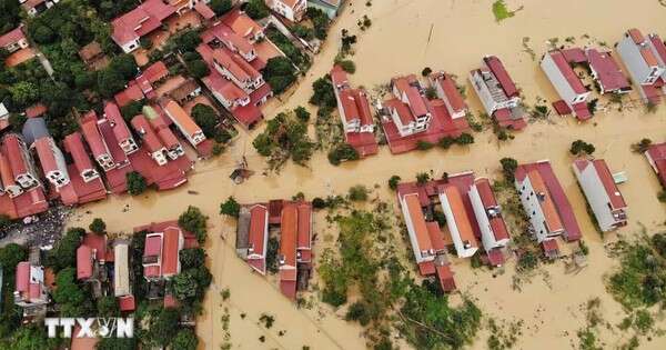 Đê bối tràn toàn bộ, xã Trí Yên ở Bắc Giang chìm trong biển nước