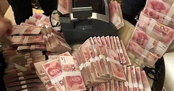 Người đàn ông gửi 297 tỷ vào ngân hàng, nhưng khi rút tiền nhân viên lại nói: 