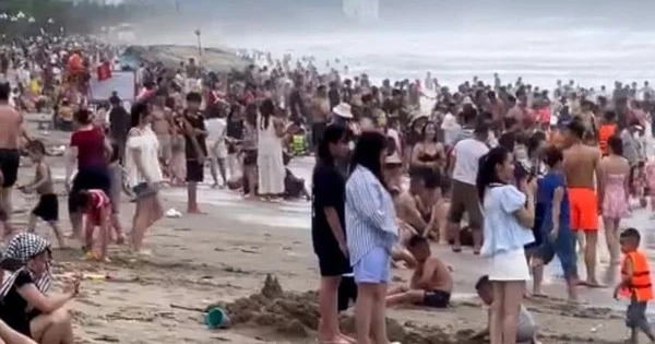 Sáng nay, hơn 20 du khách đuối nước ở biển Cửa Lò
