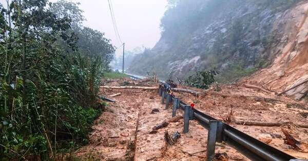 Đèo Khánh Lê nối Nha Trang – Đà Lạt tê liệt do sạt lở nghiêm trọng