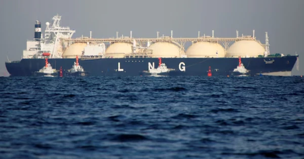 Cứu tinh LNG của châu Âu bất ngờ gặp khó: Vừa ‘chốt đơn’ 160 chuyến hàng để giải quyết thiếu hụt, người dân thường xuyên bị mất điện