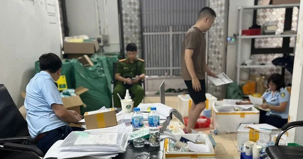 Cảnh sát đồng loạt kiểm tra nhiều cơ sở kinh doanh ở Hà Nội