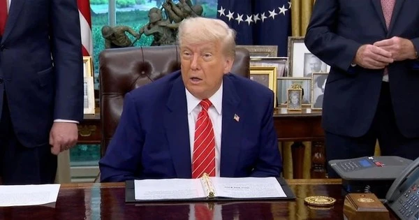 Ông Trump công bố thỏa thuận thương mại sơ bộ với Anh, bitcoin trở lại mốc 100.000 USD, Down Jones tăng hơn 250 điểm