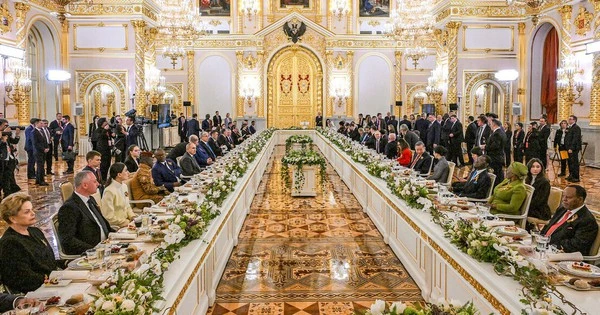 Dạ yến chiêu đãi lãnh đạo 30 nước của ông Putin có gì?: Từ hương vị Nga đến lời chúc 