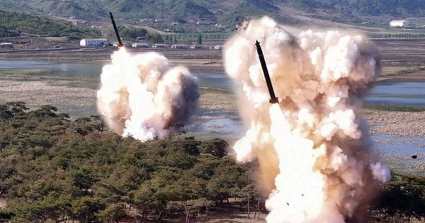 Chủ tịch Triều Tiên Kim Jong-un trực tiếp giám sát cuộc tập trận phản công hạt nhân