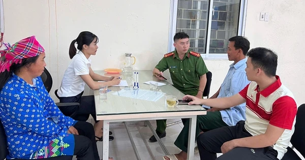 Không đặt đơn, cặp vợ chồng lại đến bưu điện chuyển khoản 30 triệu đồng để trả phí ship hàng: Công an lập tức có mặt, dừng giao dịch