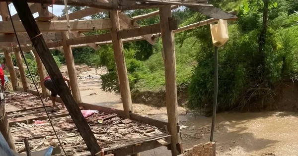 Kinh hoàng lũ quét trong đêm ở Mường Luân: Nhà sập, ô tô trôi, bản làng tan hoang