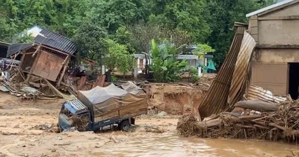 Lũ quét khiến 4 người chết và mất tích, nhiều nhà dân bị hư hỏng