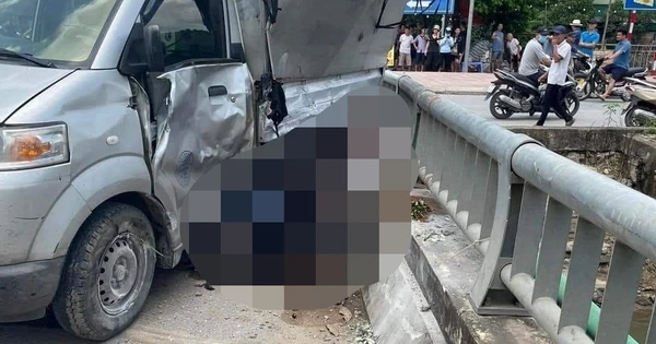 Huy động xe cẩu trong vụ tai nạn nghiêm trọng ở Hà Nội, 4 người tử vong