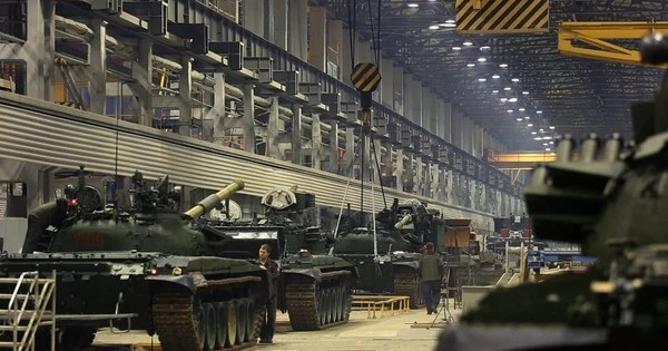 Nhà sản xuất xe tăng Uralvagonzavod thông báo sa thải hàng loạt