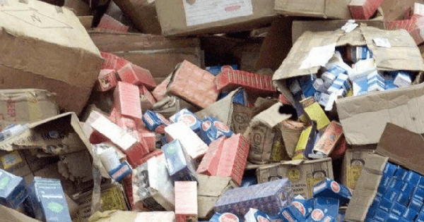 Đột kích một khu chợ, công an triệt phá đường dây buôn bán hàng hóa giả quy mô hơn 25 tỷ đồng, tịch thu một loạt thuốc và mỹ phẩm nhập lậu