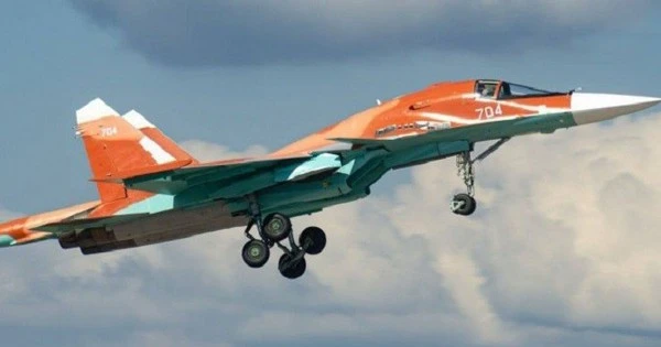 Phát hiện Su-34 trong màu cam sáng sa mạc, của Algeria hay Iran?