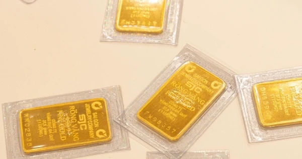 Vàng thế giới vượt 3.900 USD/ounce, trong nước chạm 140 triệu đồng/lượng