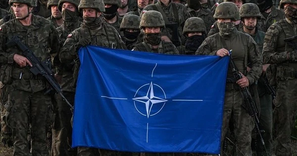 'Binh sĩ NATO sẽ bỏ chạy sau khi Nga bắn phát súng đầu tiên'