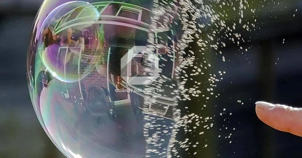 Giá giảm hơn 80%, một loại bong bóng vừa vỡ ở nền kinh tế ngay cạnh Việt Nam?