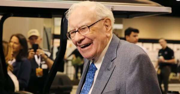 NÓNG: Berkshire Hathaway của Warren Buffett cán mốc vốn hoá 1.000 tỷ USD, lập kỷ lục công ty phi công nghệ đầu tiên của Mỹ đạt thành tựu mơ ước