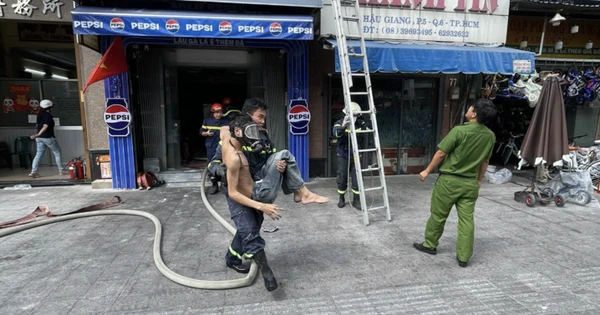 Cháy quán lẩu 6 tầng ở TP.HCM, cảnh sát cứu nhiều người thoát nạn