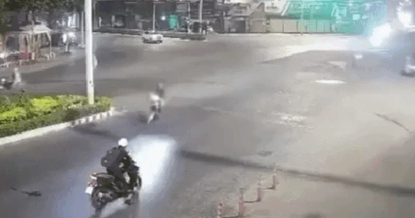 Cần Thơ: Nhiều người dừng đèn đỏ bị 1 đối tượng dùng kéo đâm