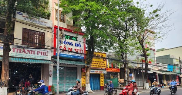 Nam thanh niên bị truy sát, chém rơi khỏi xe tử vong