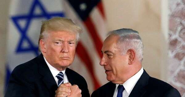 Ẩn ý của Thủ tướng Israel khi tặng Tổng thống Mỹ Trump máy nhắn tin mạ vàng