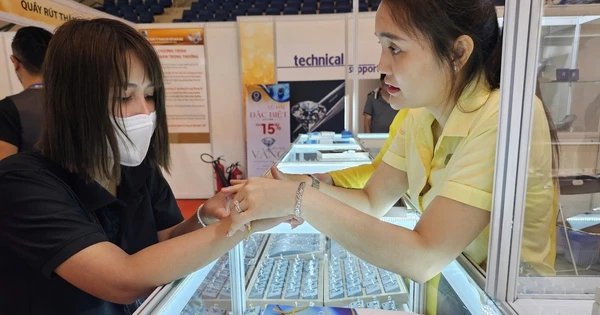 Giá vàng hôm nay 9-11: Diễn biến bất ngờ của vàng miếng