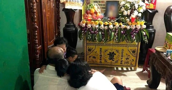 Xe vào trường chở rác tông chết 1 học sinh: Mẹ khóc nghẹn trước bàn thờ con trai
